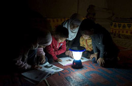 Photo of mother with children in UN Refugee Agency camp