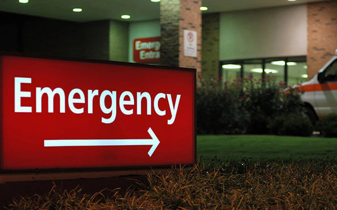 emergency room exterior sign