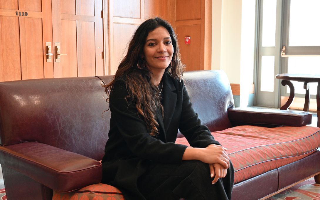 Elisa Méndez Silva sitting on a couch