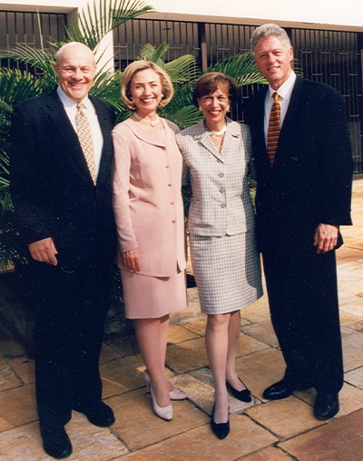 Photo of Ambassador Melvyn Levitsky, First Lady Hillary Rodham Clinton, Mrs. Joan Levitsky, and President Bill Clinton