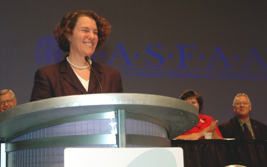 Susan Dynarski accepts the NASFAA Golden Quill Award