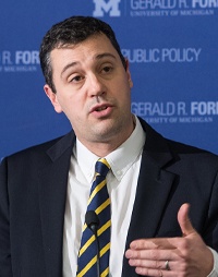 Photo of John Ciorciari delivering a presentation