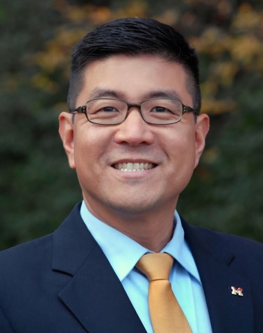 Headshot of Robert Yoon