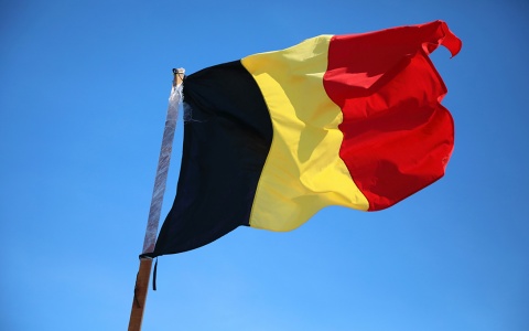 Photo of the Belgian flag waving in the wind